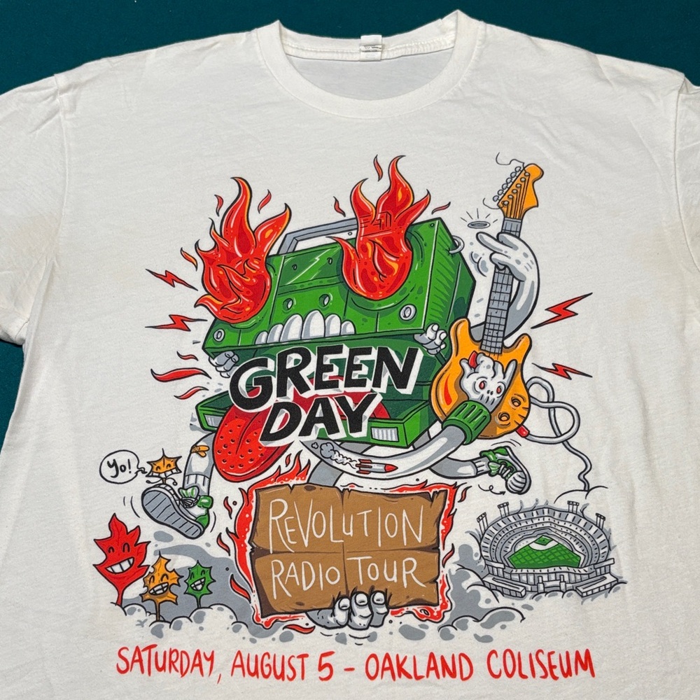 Green Day 2017 Revolution Radio Tour White T-Shirt , L , $32 - Picture 1 of 8